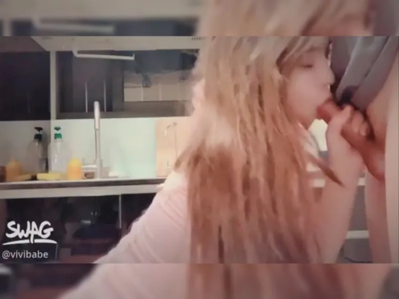 Hoá thân thành y tá xinh nắc với bạn trai