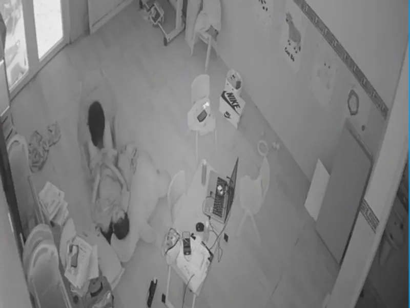 Lộ clip nện cùng eny tại phòng khách