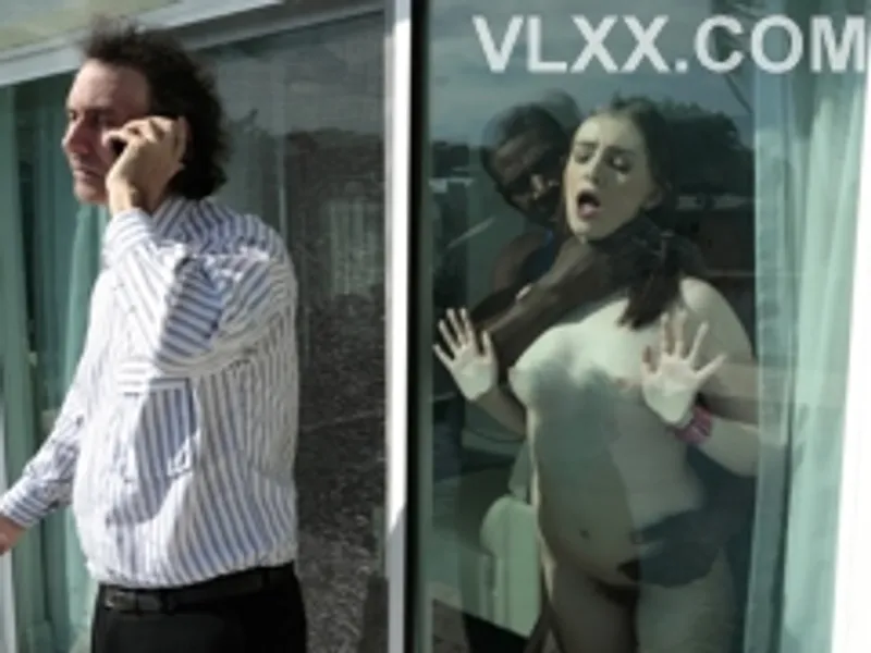 Dẫn anh bồ da đen về nhà chơi rồi lén lút trước mặt ba mình