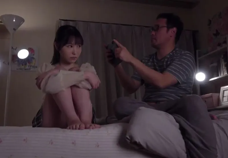 Mẹ tái hôn, bé xinh trắc trở bị bố dượng đâm cả lỗ trên lẫn lỗ dưới