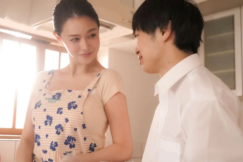 ở tuổi dậy thì cậu con trai luôn nhìn mẹ mình với ánh mắt khác, và rồi…