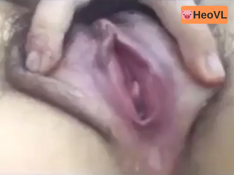 Em người yêu show cận cảnh bím đang thở