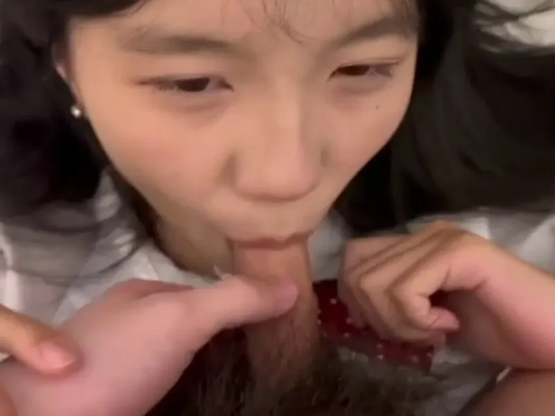 Em loli dễ thương liếm cò biến em thành con đào dâm dục p2